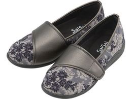 }AkC SaiSai`t[vg` NVbNubN 22.0cm